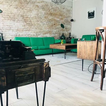 Cinema Courtyard Apartment Сараево Екстериор снимка