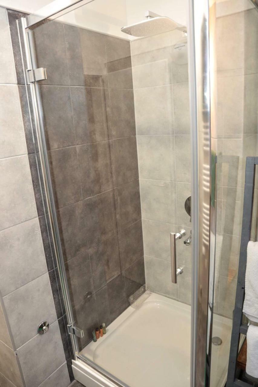 Cinema Courtyard Apartment Сараево Екстериор снимка