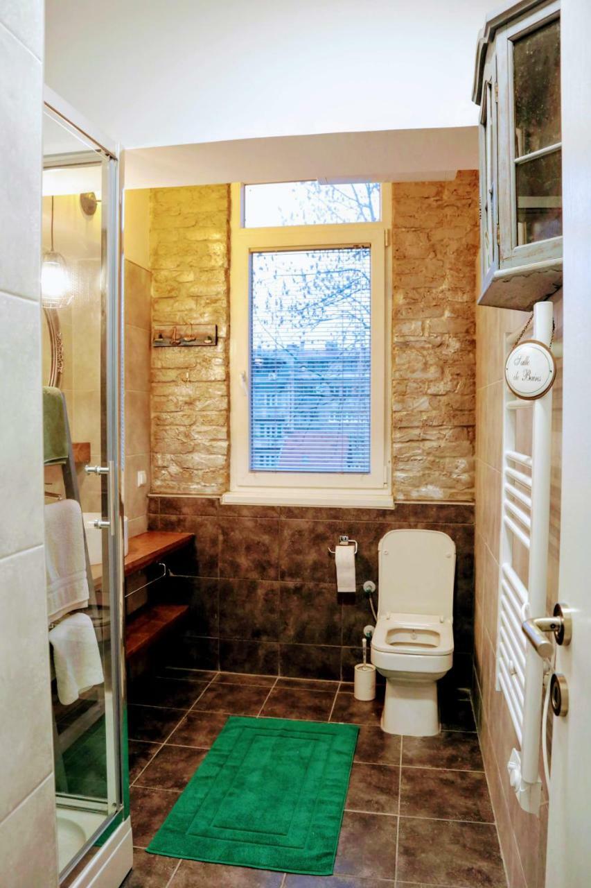 Cinema Courtyard Apartment Сараево Екстериор снимка