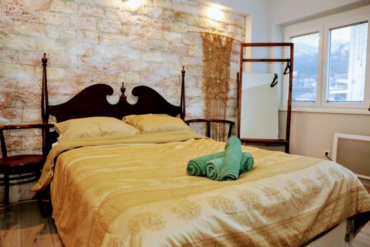Cinema Courtyard Apartment Сараево Екстериор снимка