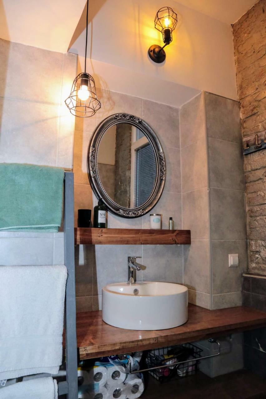 Cinema Courtyard Apartment Сараево Екстериор снимка