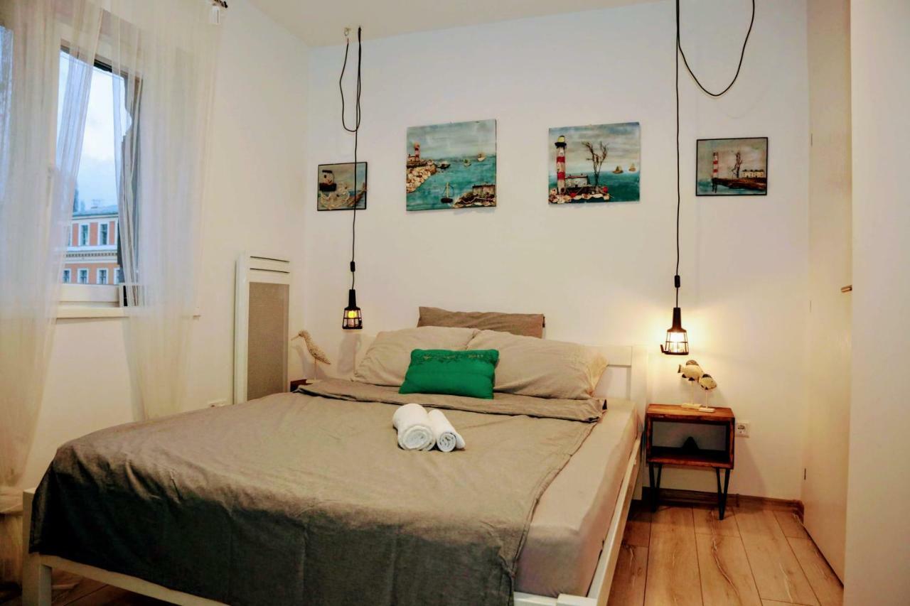 Cinema Courtyard Apartment Сараево Екстериор снимка