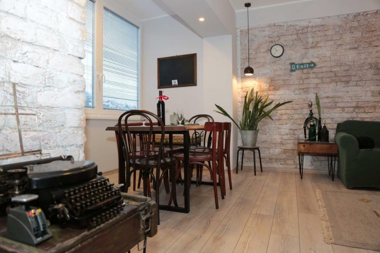 Cinema Courtyard Apartment Сараево Екстериор снимка