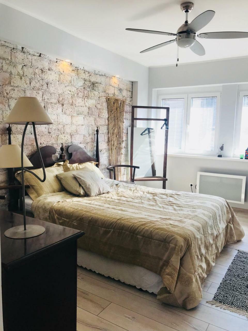 Cinema Courtyard Apartment Сараево Екстериор снимка