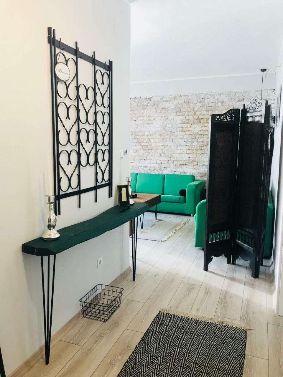 Cinema Courtyard Apartment Сараево Екстериор снимка