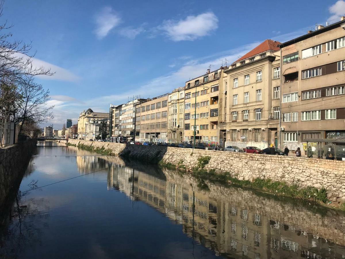 Cinema Courtyard Apartment Сараево Екстериор снимка